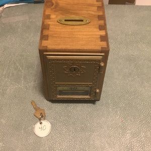 Mailbox piggybank with key